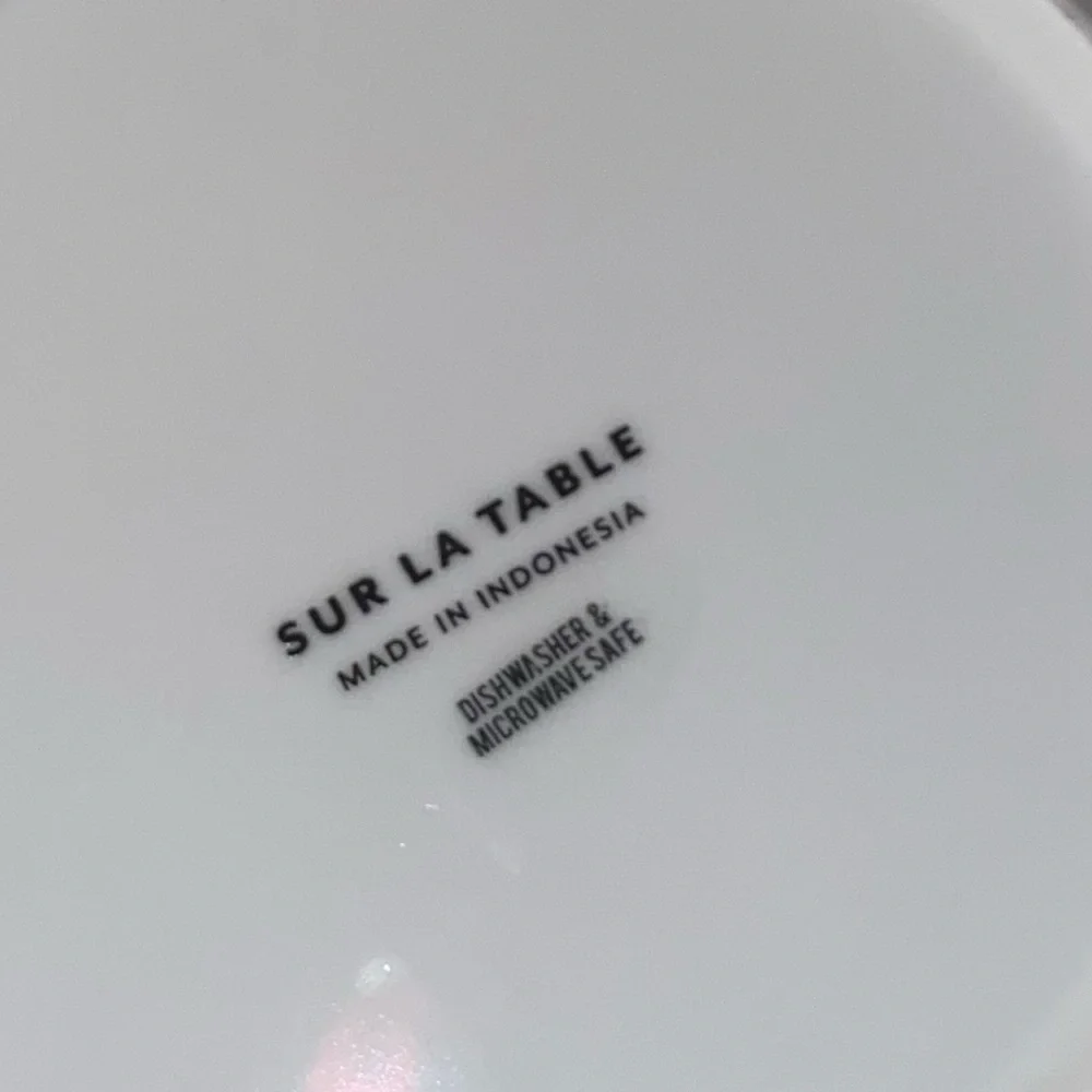 Set of 4 Like new Sur La Table Rooster farmhouse salad dessert Plates